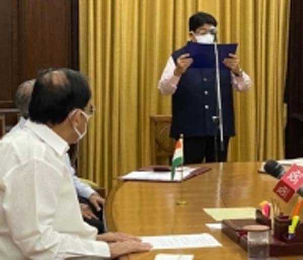 परिमल नाथवानी ने तीसरी बार ली राज्य सभा की सदस्यता की शपथ